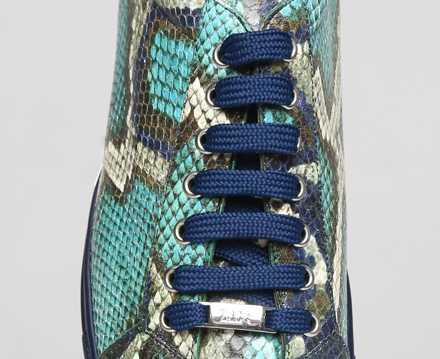 Sneaker mit Python-Prägung in Blau-Beige – Bild 3