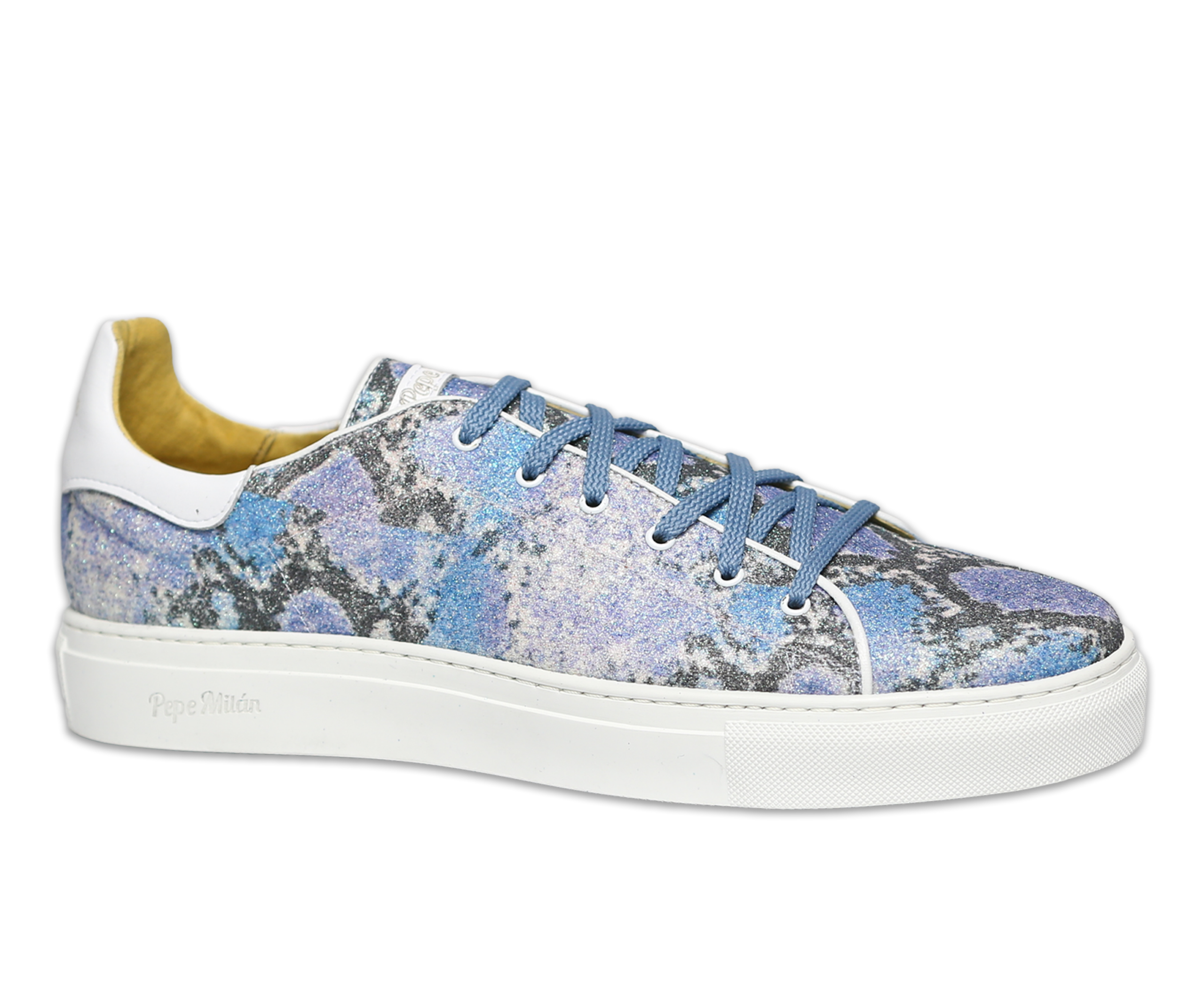 Sneaker in Blau/Weiß im Python Print