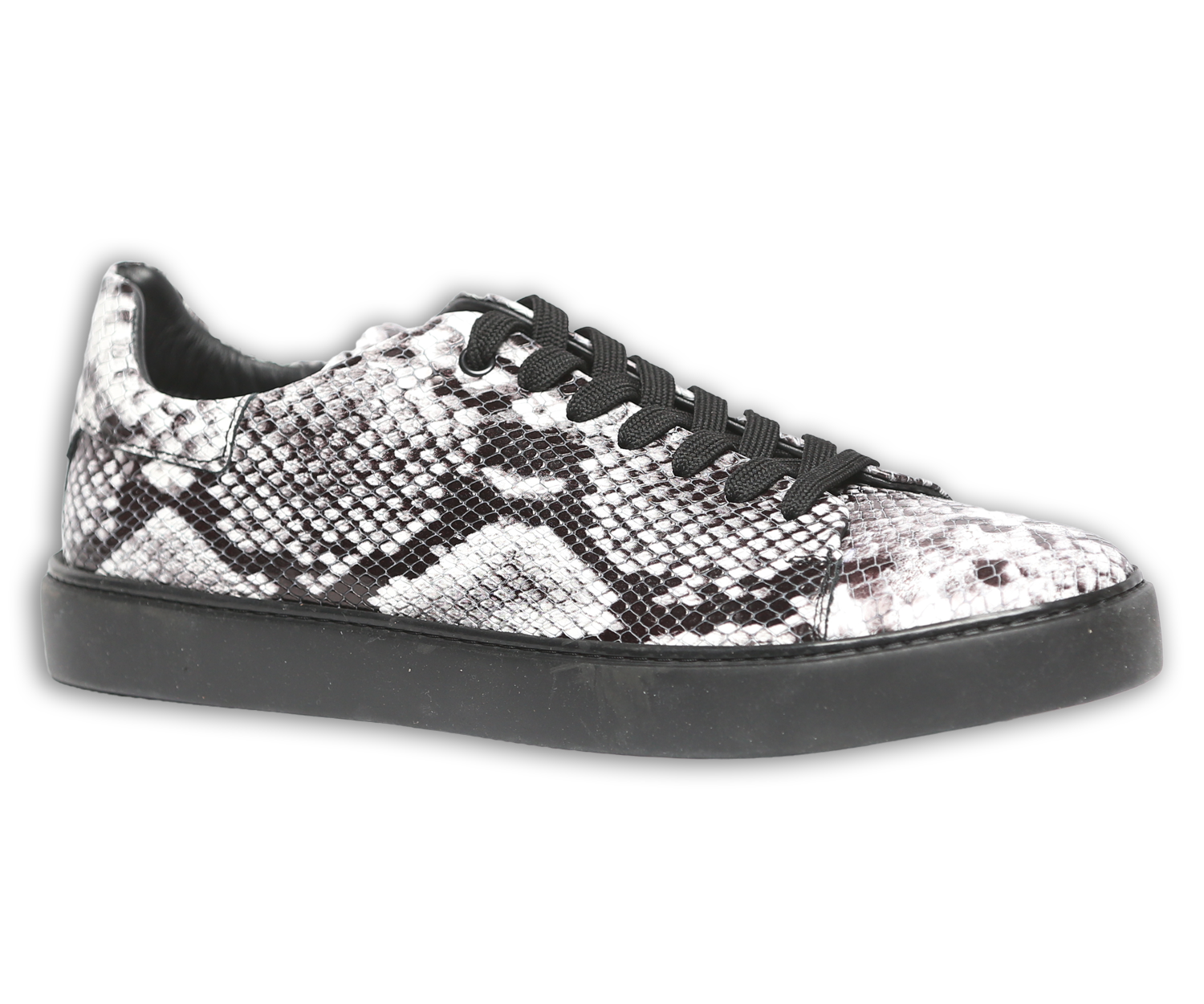Ledersneaker mit Pythonmuster